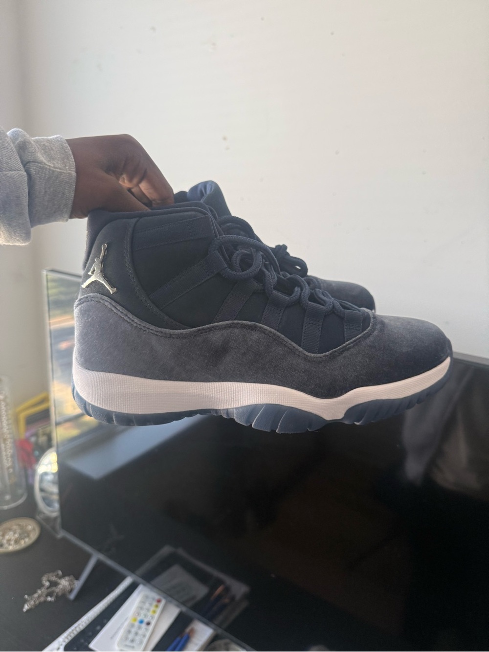 Jordan Retro High-Top Sneakers - Navy/White